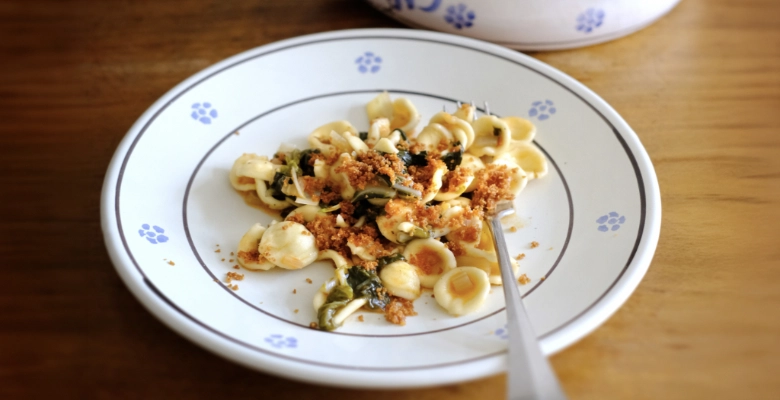 Orecchiette mit Bio-Mangold und mollica fritta