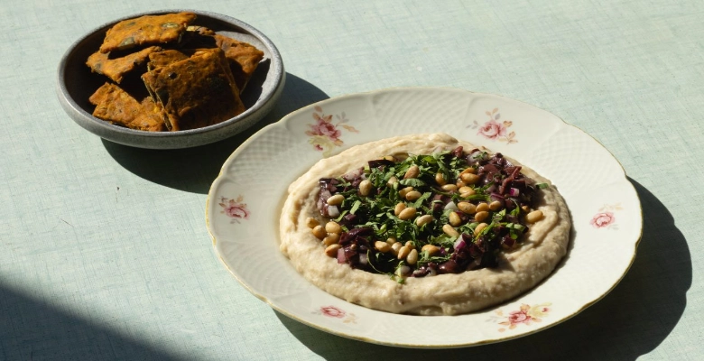 Bio-Bohnen Dip mit Samen Cracker