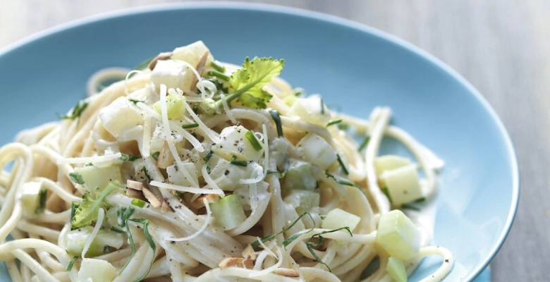 Bio-Spaghetti mit Kohlrabisauce