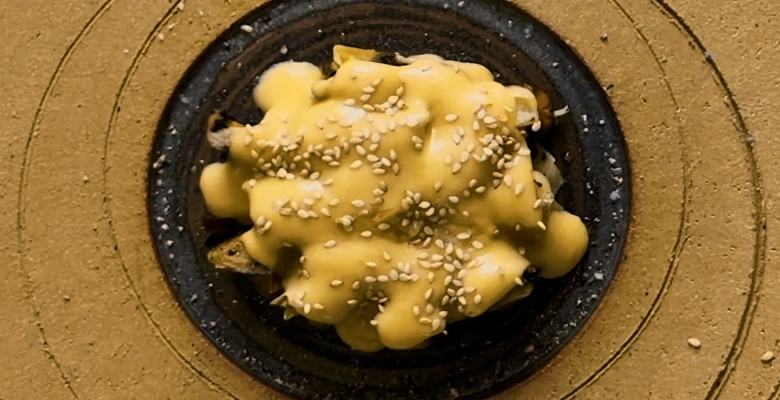 Verbrannter Lauch mit Miso-Hollandaise